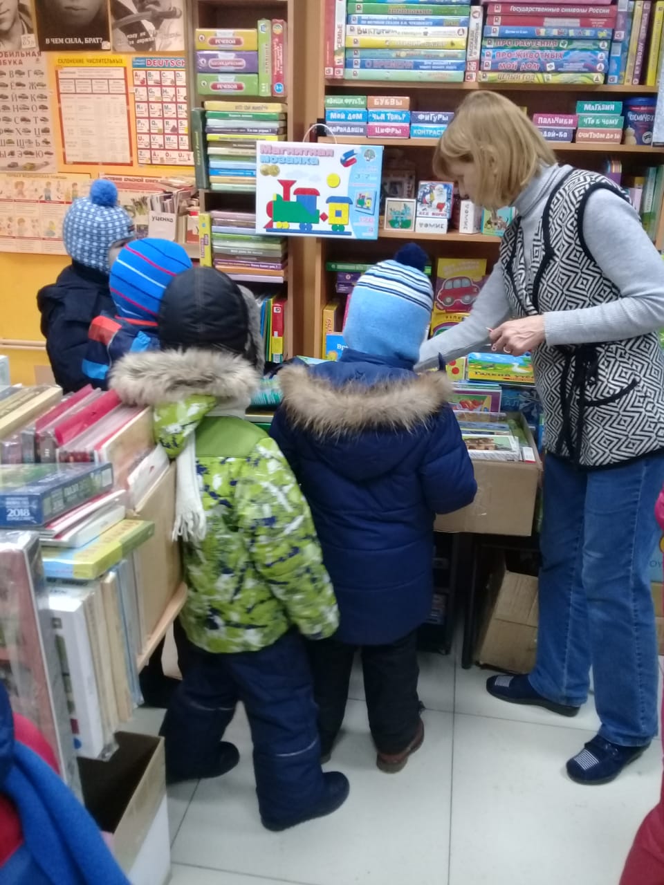 Экскурсия детей подготовительной к школе группы "Мальвина" в книжный магазин "Буквица"