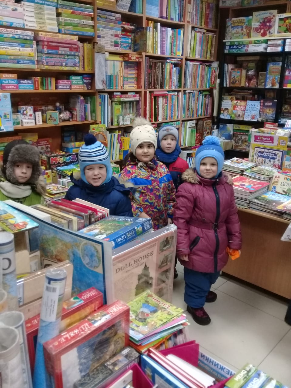 Экскурсия детей подготовительной к школе группы "Мальвина" в книжный магазин "Буквица"
