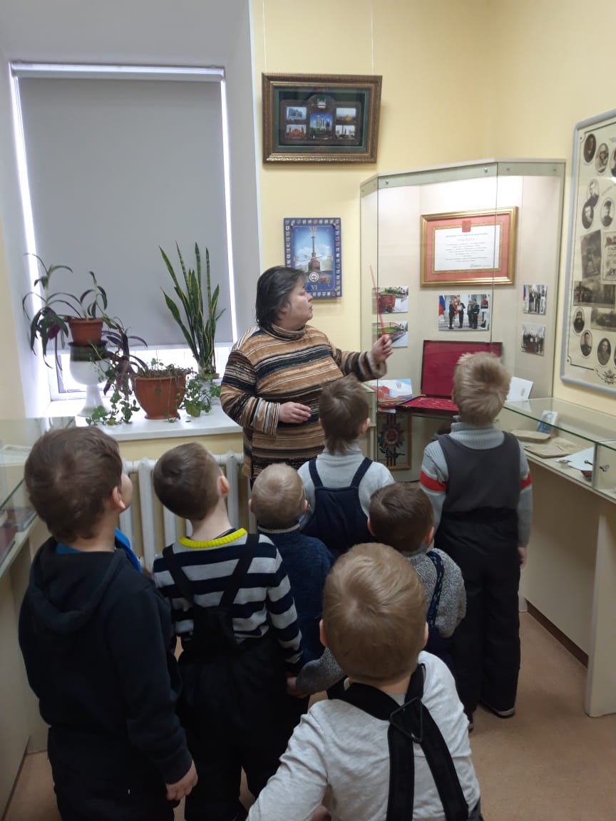 Экскурсия детей старшей группы "Чебурашка" в музей истории Гатчины