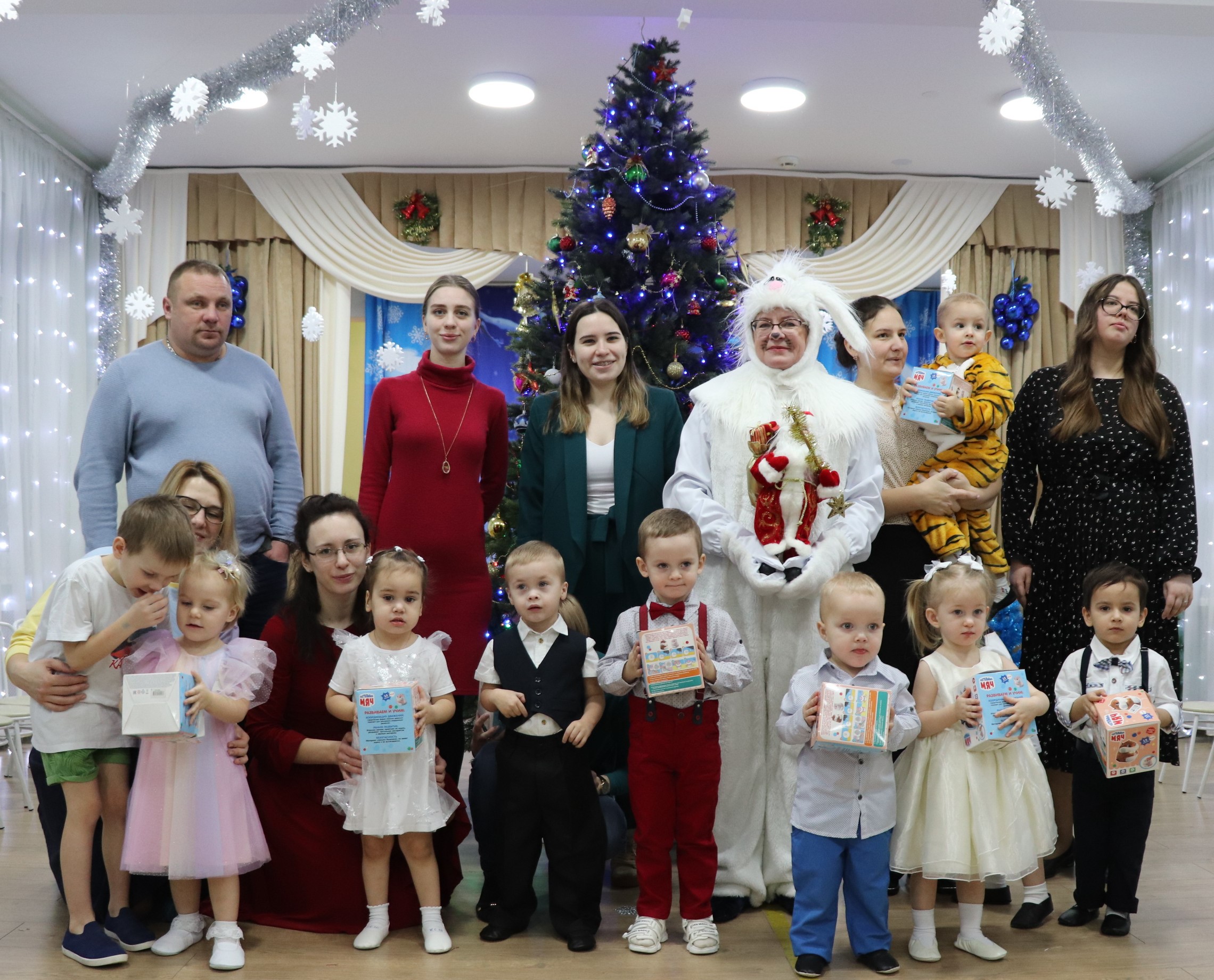 В Кремле объявили о завершении процесса украшения новогодней ёлки