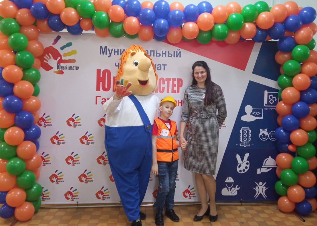 Сергей вместе со своим наставником и символом конкурса Карлсоном